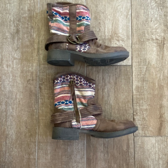 Roxy Faux Leather Cotton Ankle Boot - Picture 4 of 7